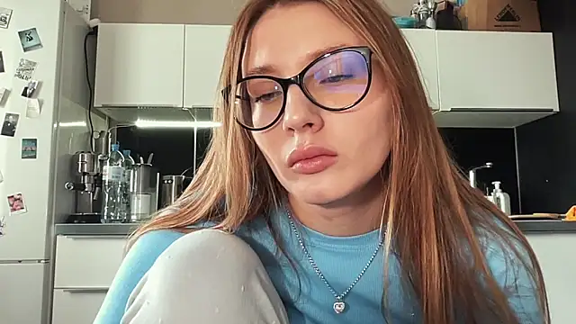  emilia xxx online show from 02/17/25, 05:14