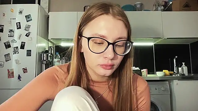  emilia xxx online show from 03/02/25, 03:45