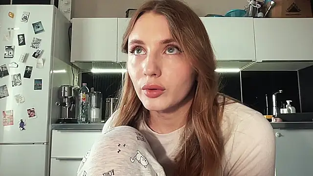  emilia xxx online show from 03/06/25, 04:19