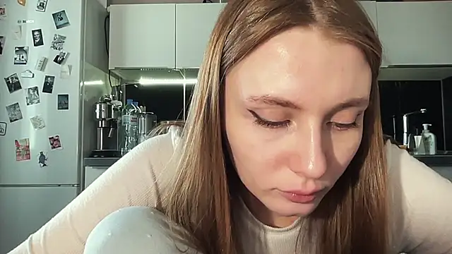  emilia xxx online show from 03/18/25, 04:26