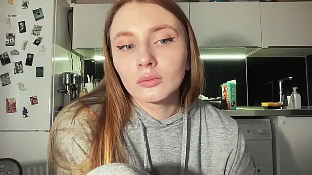  emilia xxx online show from 03/18/25, 07:30