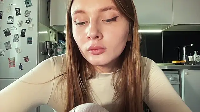 emilia xxx online show from 03/19/25, 06:35