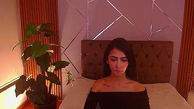 Snapshot of Coralinnee_ chatting on 05/06/26, 05:35 Coralinnee online show from 05/06/26, 05:35