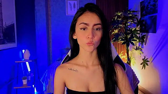 Snapshot of Coralinnee_ chatting on 06/16/26, 02:14 Coralinnee online show from 06/16/26, 02:14