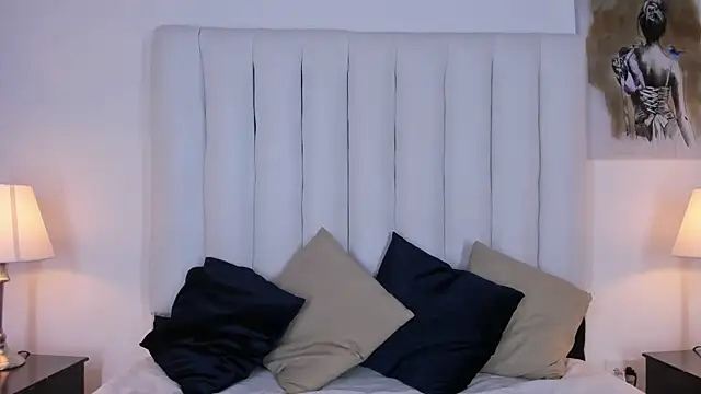 Snapshot of Violet_queen20 chatting on 11/18/25, 06:56 Violet queen20 online show from 11/18/25, 06:56