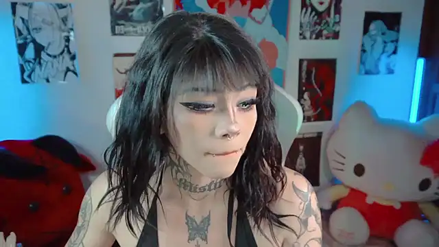 Snapshot of Deadly_Doll chatting on 09/27/25, 08:36 Deadly Doll online show from 09/27/25, 08:36