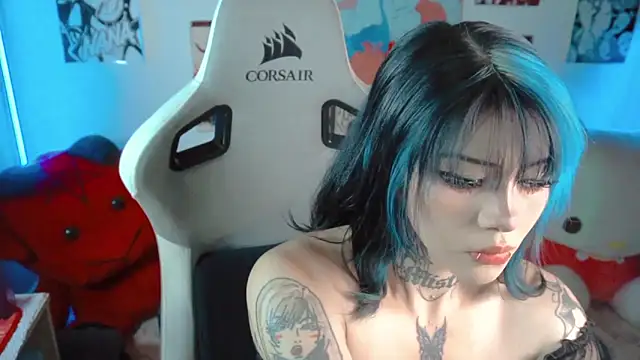 Snapshot of Deadly_Doll chatting on 11/14/25, 09:35 Deadly Doll online show from 11/14/25, 09:35