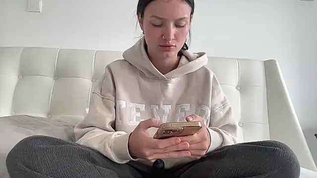 Snapshot of mariemelissah chatting on 12/15/25, 08:18 mariemelissah online show from 12/15/25, 08:18