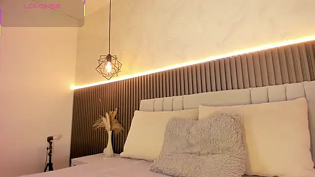 Snapshot of SHANONCLARK chatting on 10/06/25, 07:00 SHANONCLARK online show from 10/06/25, 07:00