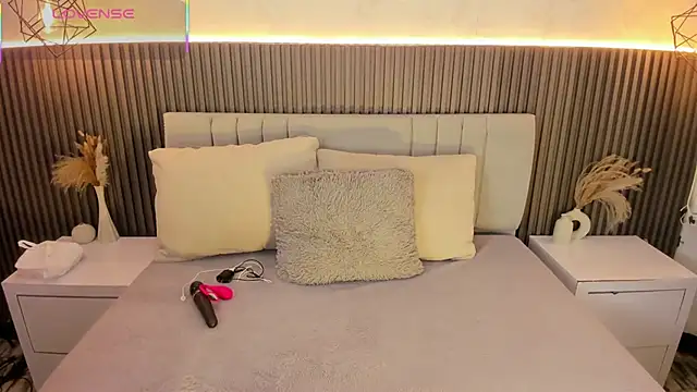 Snapshot of SHANONCLARK chatting on 10/11/25, 06:06 SHANONCLARK online show from 10/11/25, 06:06