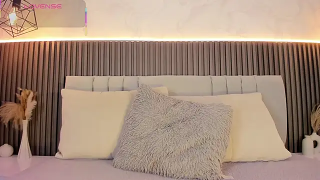 Snapshot of SHANONCLARK chatting on 10/12/25, 06:18 SHANONCLARK online show from 10/12/25, 06:18