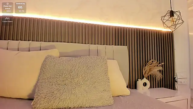 Snapshot of SHANONCLARK chatting on 10/15/25, 07:03 SHANONCLARK online show from 10/15/25, 07:03