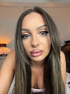 Snapshot of MileySin1111 chatting on 10/17/25, 10:40 MileySin1111 online show from 10/17/25, 10:40