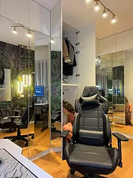 Snapshot of MileySin1111 chatting on 11/29/25, 03:26 MileySin1111 online show from 11/29/25, 03:26