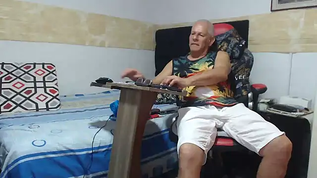 VALENTINO1983  online show from 09/14/25, 06:23