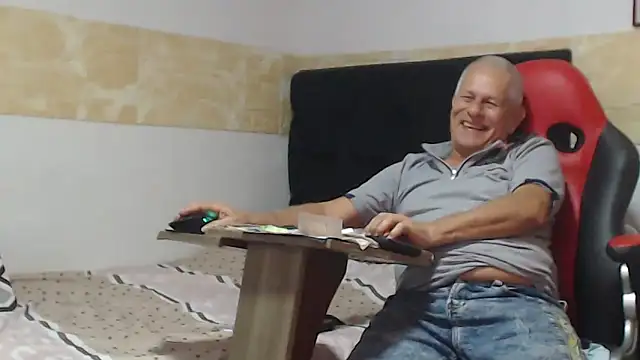 VALENTINO1983  online show from 10/11/25, 02:00