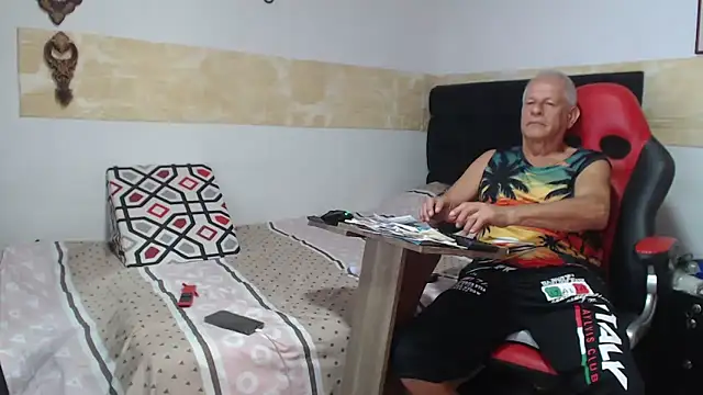 VALENTINO1983  online show from 10/22/25, 03:45