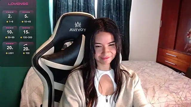 Snapshot of alice_middlee chatting on 06/17/26, 02:40 alice middlee online show from 06/17/26, 02:40