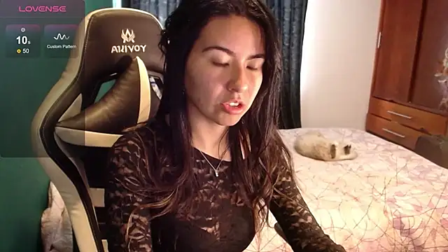 Snapshot of alice_middlee chatting on 06/22/26, 03:53 alice middlee online show from 06/22/26, 03:53