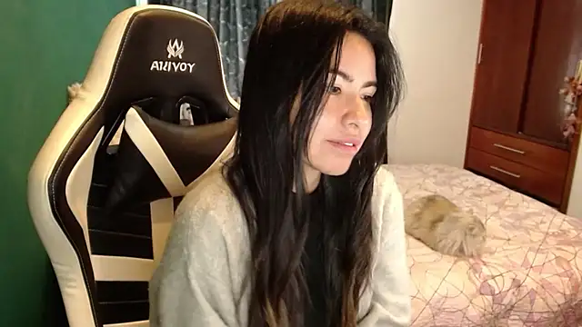 Snapshot of alice_middlee chatting on 07/21/26, 03:47 alice middlee online show from 07/21/26, 03:47
