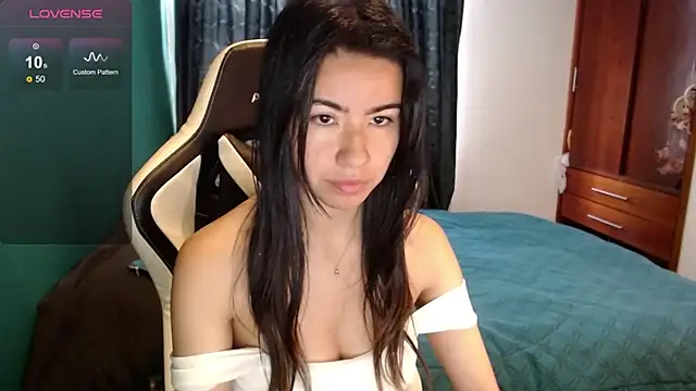 Snapshot of alice_middlee chatting on 07/29/26, 02:04 alice middlee online show from 07/29/26, 02:04