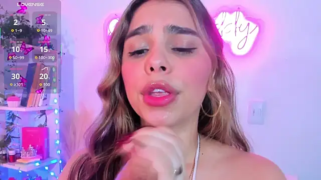 Snapshot of crisbell_lopez chatting on 01/10/26, 12:34 crisbell lopez online show from 01/10/26, 12:34