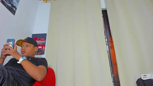 Snapshot of enjoy_hotparty chatting on 11/18/25, 02:54 enjoy hotparty online show from 11/18/25, 02:54