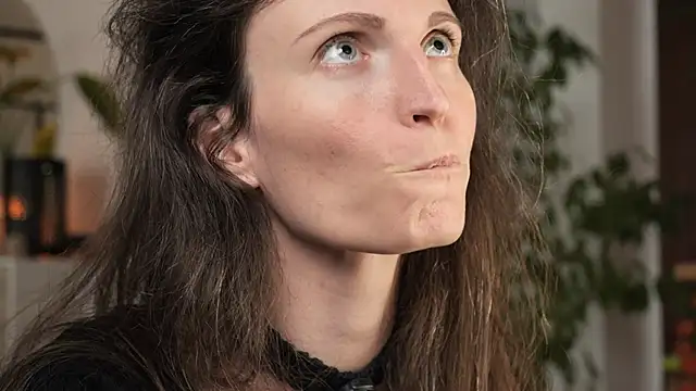 yulladao online show from 10/19/25, 04:18