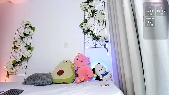 Snapshot of Jiggly__ chatting on 09/13/25, 02:11 Jiggly   online show from 09/13/25, 02:11