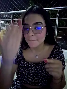 Snapshot of Lia_flowers chatting on 12/12/24, 04:15 Lia flowers online show from 12/12/24, 04:15