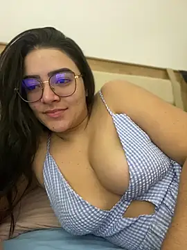 Snapshot of Lia_flowers chatting on 01/01/25, 10:00 Lia flowers online show from 01/01/25, 10:00