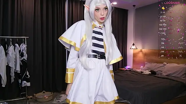 HolliWould  online show from 12/14/25, 08:09