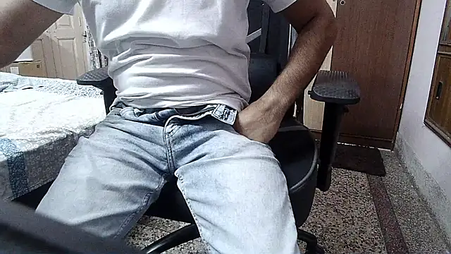 Snapshot of insanefreak69 chatting on 02/08/25, 01:22 insanefreak69 online show from 02/08/25, 01:22