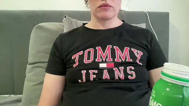 vanessa4you online show from 10/10/25, 04:00