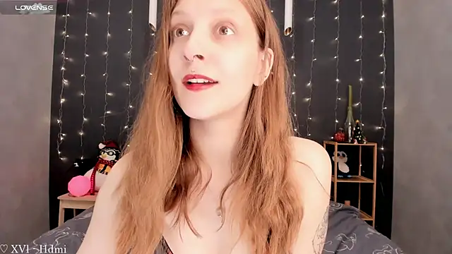 Snapshot of SolarAlice chatting on 12/12/24, 08:53 SolarAlice online show from 12/12/24, 08:53