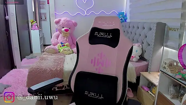 CuteDani  online show from 07/17/26, 05:29