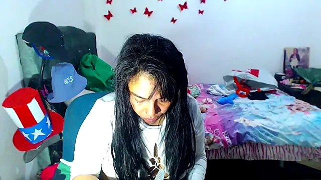 Snapshot of AmaraRoberts420 chatting on 09/17/25, 02:30 AmaraRoberts420 online show from 09/17/25, 02:30