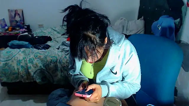 Snapshot of AmaraRoberts420 chatting on 09/27/25, 04:17 AmaraRoberts420 online show from 09/27/25, 04:17