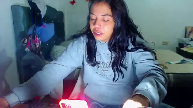 Snapshot of AmaraRoberts420 chatting on 11/19/25, 01:27 AmaraRoberts420 online show from 11/19/25, 01:27