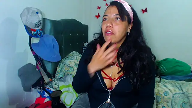 Snapshot of AmaraRoberts420 chatting on 11/22/25, 01:37 AmaraRoberts420 online show from 11/22/25, 01:37