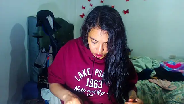 Snapshot of AmaraRoberts420 chatting on 11/29/25, 04:04 AmaraRoberts420 online show from 11/29/25, 04:04