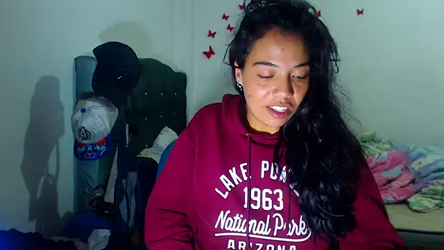 Snapshot of AmaraRoberts420 chatting on 12/01/25, 06:13 AmaraRoberts420 online show from 12/01/25, 06:13