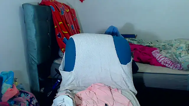 Snapshot of AmaraRoberts420 chatting on 12/14/25, 02:06 AmaraRoberts420 online show from 12/14/25, 02:06