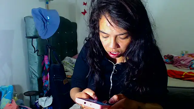 Snapshot of AmaraRoberts420 chatting on 12/14/25, 04:45 AmaraRoberts420 online show from 12/14/25, 04:45