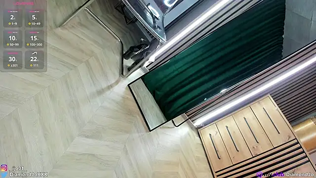 Snapshot of DiamondJo_ chatting on 10/10/25, 10:31 DiamondJo online show from 10/10/25, 10:31