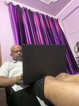 Snapshot of Dick_6inches chatting on 10/14/25, 01:39 Dick 6inches online show from 10/14/25, 01:39