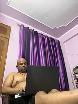 Snapshot of Dick_6inches chatting on 10/18/25, 02:18 Dick 6inches online show from 10/18/25, 02:18