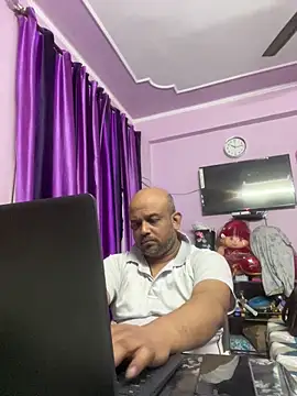 Dick 6inches online show from 11/04/25, 04:39