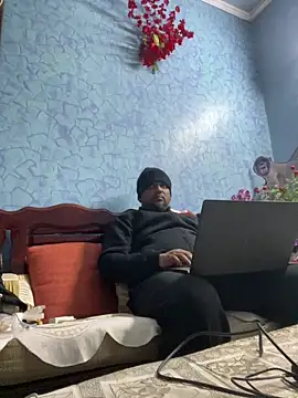 Snapshot of Dick_6inches chatting on 12/15/25, 03:05 Dick 6inches online show from 12/15/25, 03:05