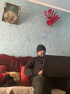 Snapshot of Dick_6inches chatting on 12/16/25, 07:46 Dick 6inches online show from 12/16/25, 07:46